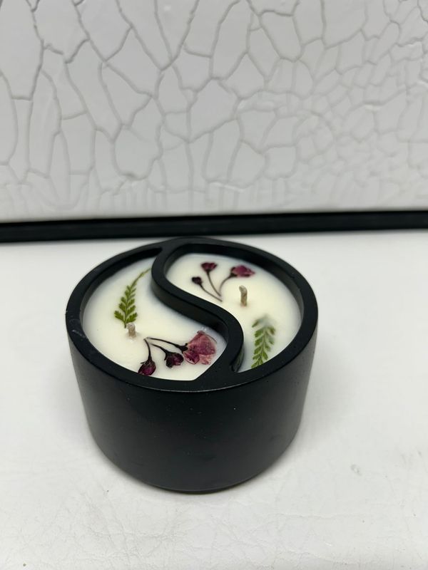 &#39;Relax &amp; Unwind&#39; - yin &amp; yang 180g candle