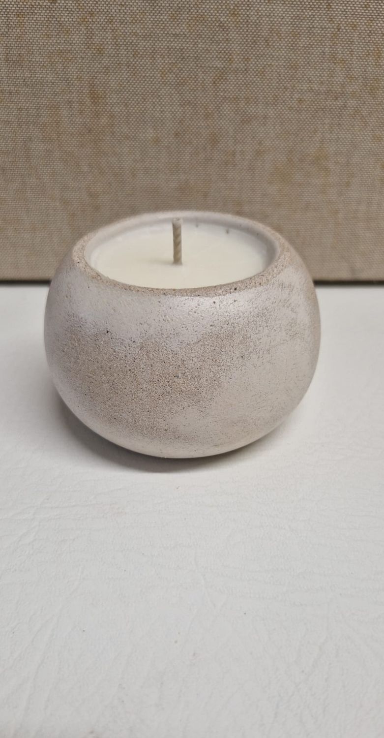 &#39;Vanilla, Sandalwood &amp; Black Pepper&#39; - 165g candle