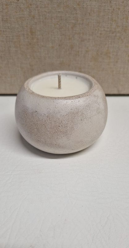 &#39;Vanilla, Sandalwood &amp; Black Pepper&#39; - 165g candle