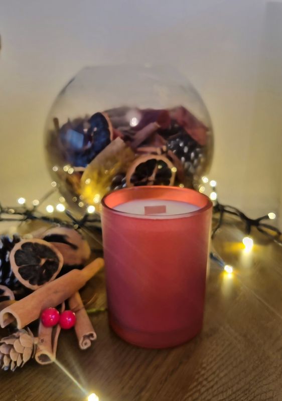 &#39;Blackberry &amp; Bay&#39; - 220g candle