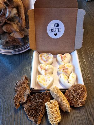 'Dark Honey, Vanilla &amp; Tobacco' - 6 large wax melts