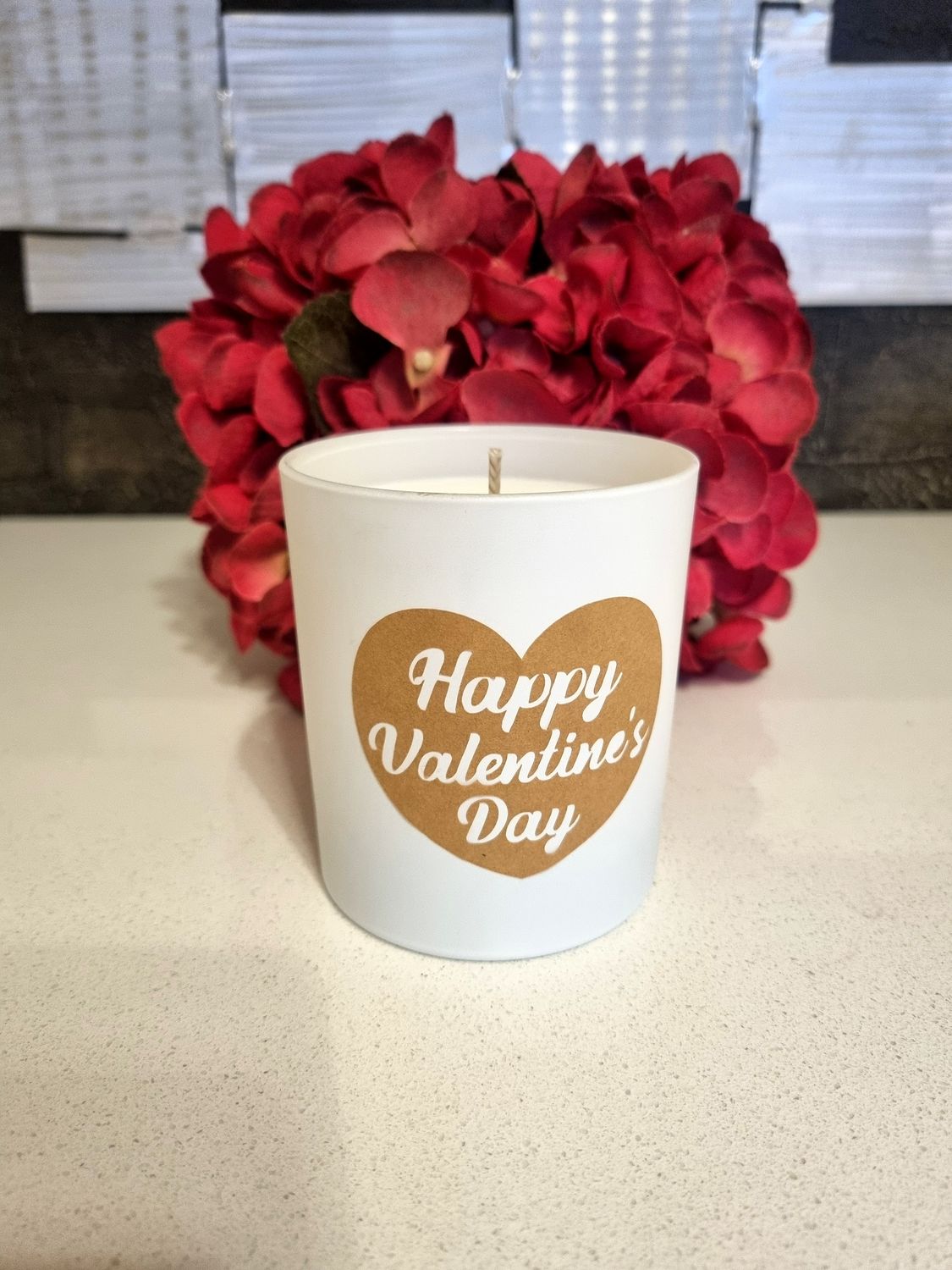 &#39;Blackberry &amp; Bay&#39; - 220g candle with gift box