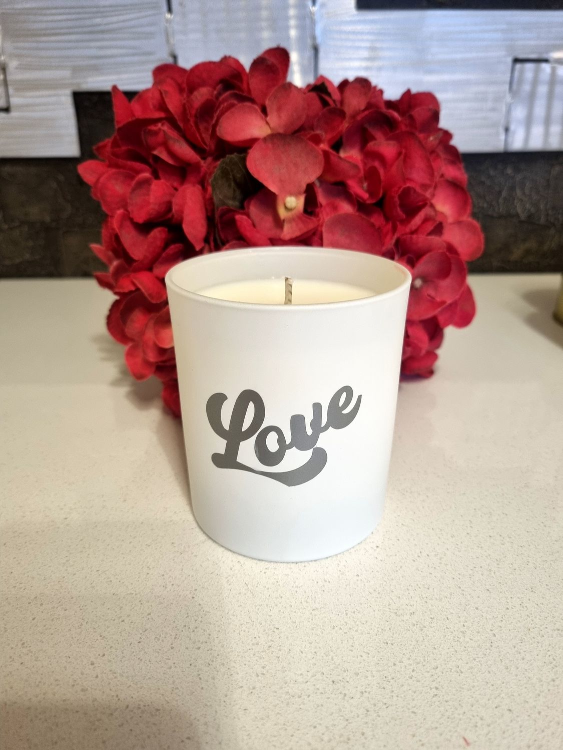 &#39;Lemongrass &amp; Ginger&#39; - 220g candle with gift box