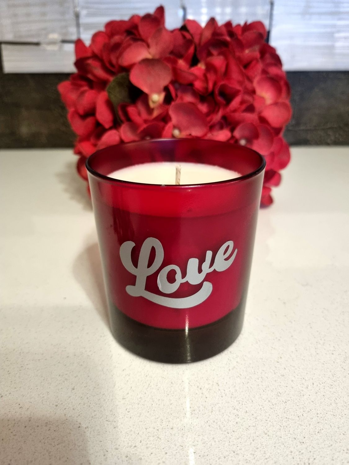 &#39;Hibiscus, Rose &amp; Musk&#39; - 220g candle with gift box
