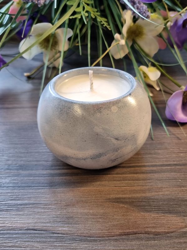 &#39;Floral Bouquet&#39; - 100g candle