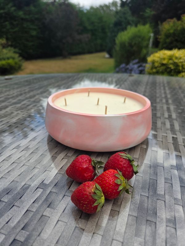 Strawberries &amp; Cream&#39; - 5-wick 650g candlle