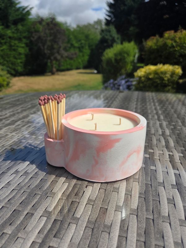 &#39;Strawberries &amp; Cream&#39; - 450g candle