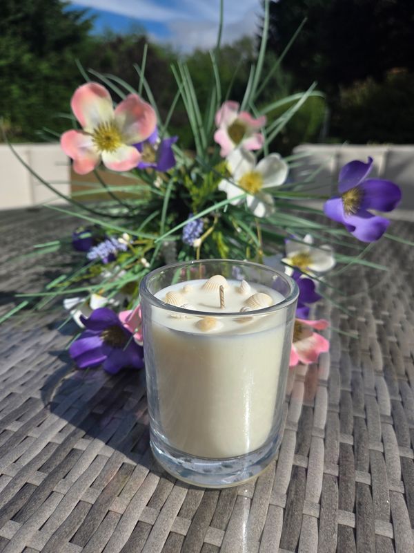 &#39;Aqualume&#39; - 220g candle