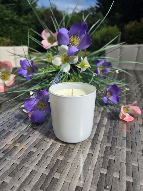 &#39;Relax &amp; Unwind&#39; - 220g candle