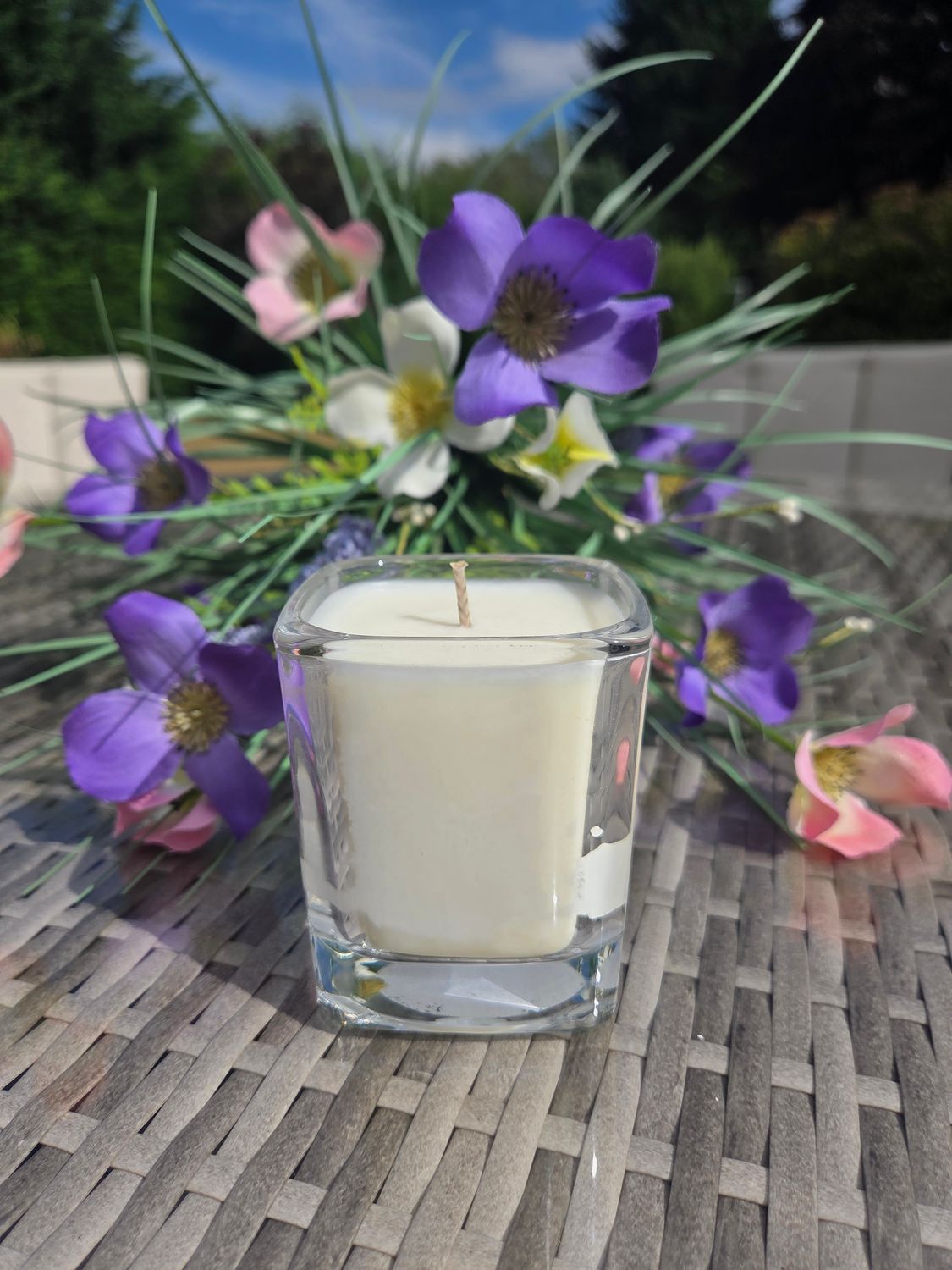 &#39;Black Plum &amp; Rhubarb&#39; - 220g candle
