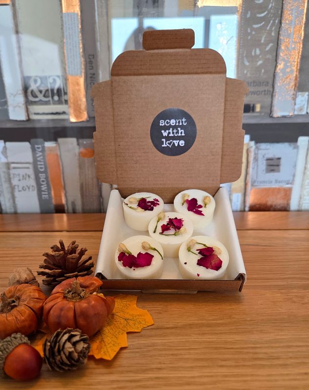 &#39;Soft Amber &amp; Cotton Blossom&#39; - 5 large wax melts