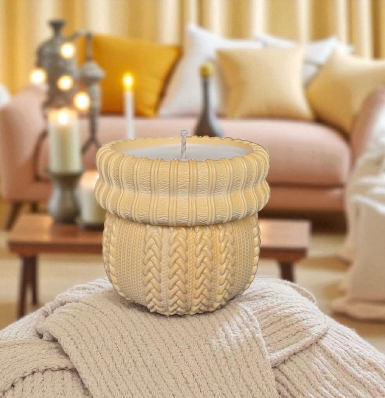 &#39;Warm Woods &amp; Cashmere&#39; - 170g candle
