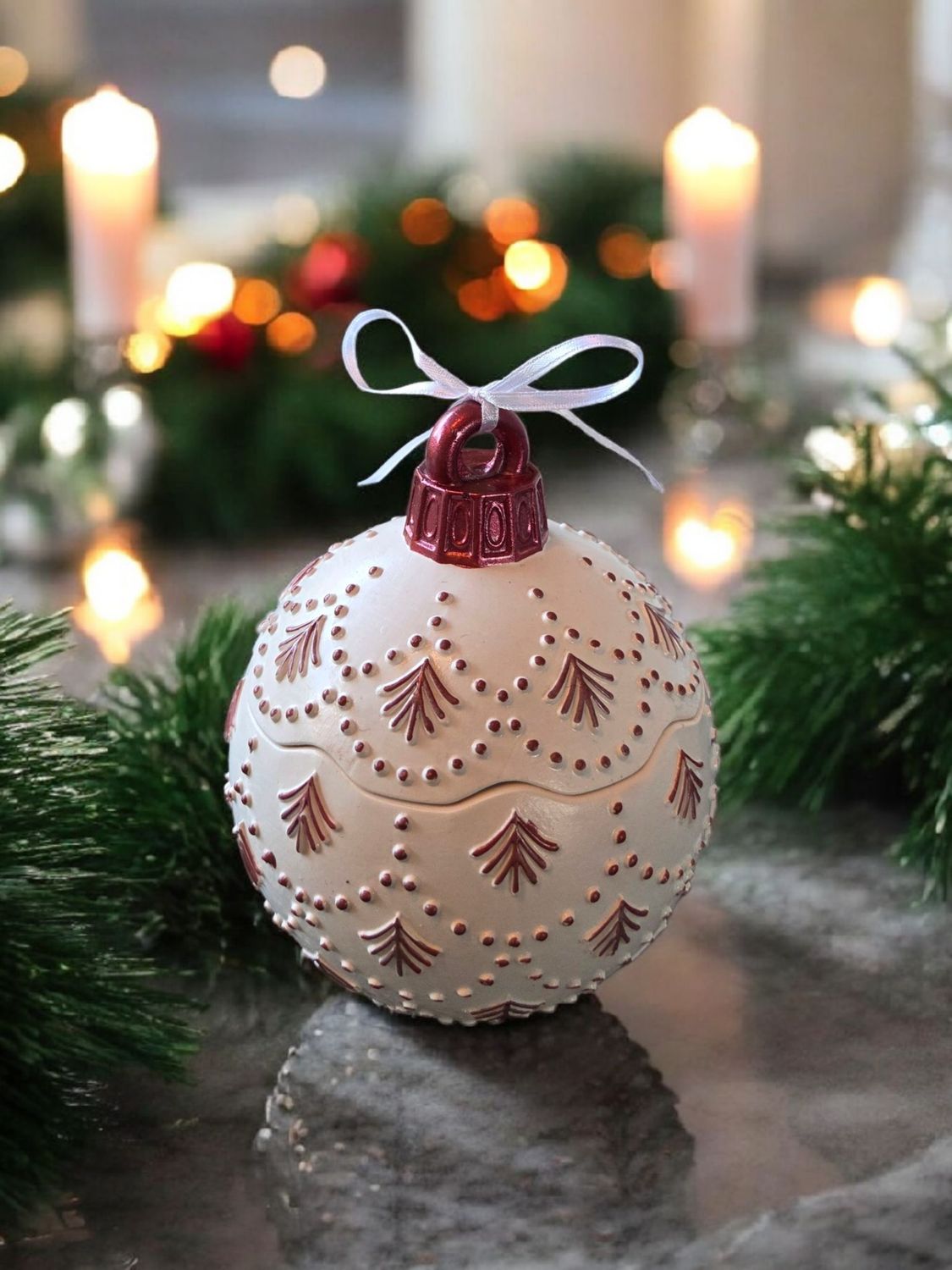 &#39;Festive Cranberry&#39; - hand-painted 200g candle