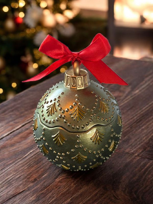 &#39;Cranberry, Orange &amp; Cinnamon&#39; - hand-painted 200g candle