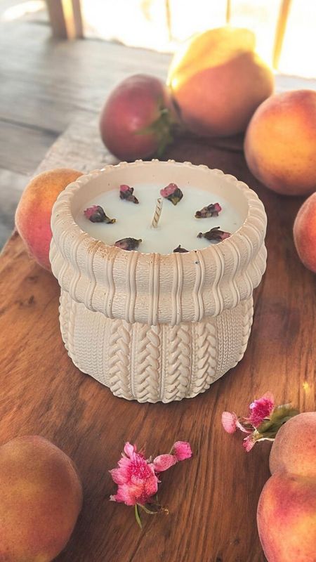 'Sweet Peach Dream' - 170g candle (handmade pot) 'Sweet Peach Dream' - 170g candle (handmade pot)