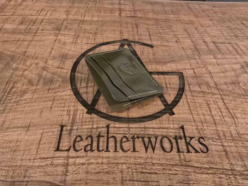 LEATHER 5-POCKET CARD HOLDER OLIVE