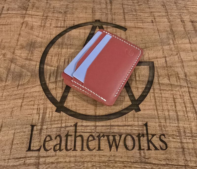 LEATHER 5-POCKET CARD HOLDER RED