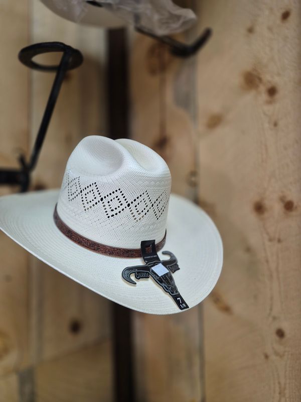 Sombrero cuernos chuecos