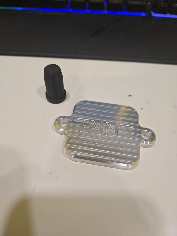 R-Max 1000 AIS Block off plate &amp; plug