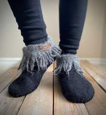 Slippers with Fringes