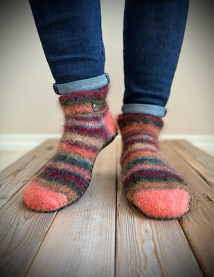 Peach Blossom (hand dyed) Women’s Size 7