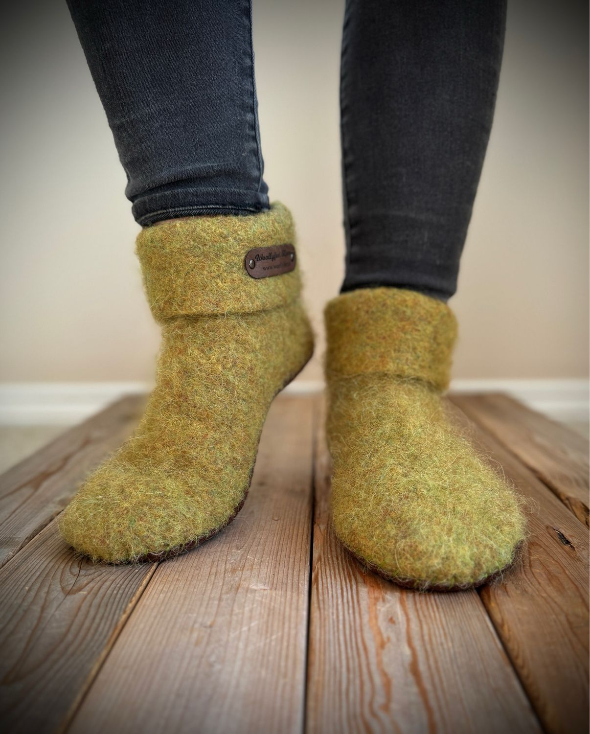 Chartreuse with folded cuff, Women&#39;s Size 8.0