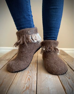 Slippers with Fringes