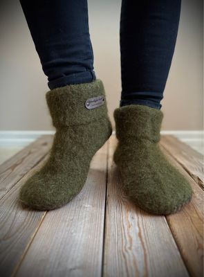 Olive with folded cuff, Women&#39;s Size 8