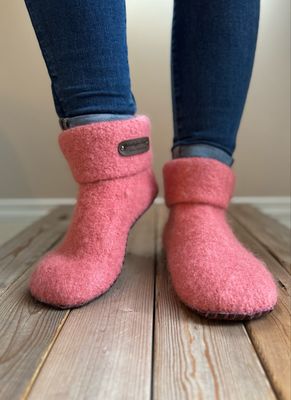 Salmon with Folded Cuff, Women’s Size 9