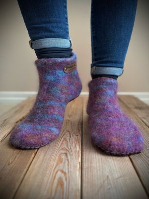 Blueberry Thicket, Hand dyed, Women&#39;s Size 10