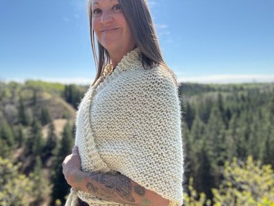 Outlander Shawl - Natural / White