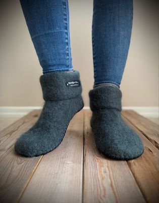 Dark Slate with folded cuff, Women&#39;s Size 7.5