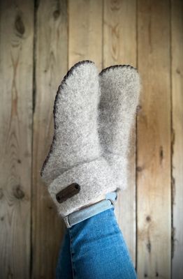 Oatmeal with folded cuff, Women's Size 7