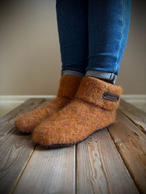 Amber with folded cuff, Women's Size 7.5