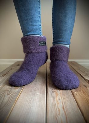 Plum Bloom with folded cuff, Women&#39;s Size 9