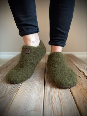 Olive Clog, Women’s Size 8