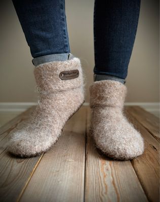 Wheat with folded cuff, Women's Size 10