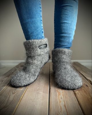 Smokey with folded cuff, Women's Size 10