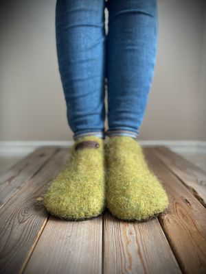 Chartreuse Clog, Women’s Size 7.5