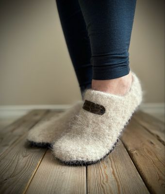 Cream Clog, Women’s Size 10