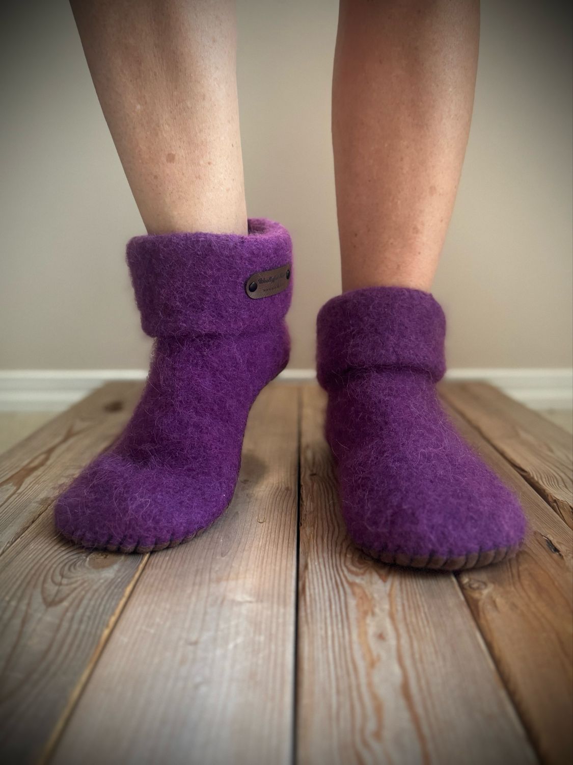 Beautyberry with folded cuff, Women's Size 9