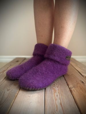 Beautyberry with folded cuff, Women's Size 9