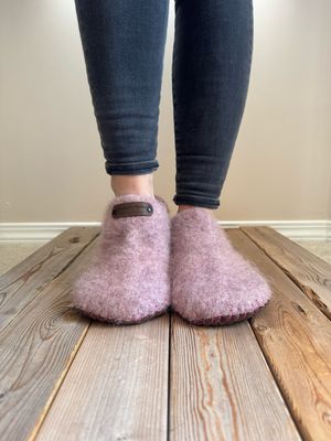 Tea Rose Clog, Women’s Size 9 WIDE