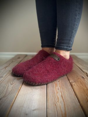 Ruby Clog, Women’s Size 8