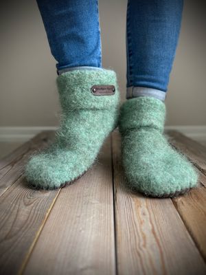 Mint Chocolate Chip with folded cuff, Women's Size 8.5