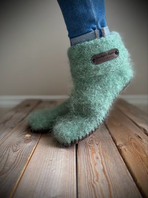 Mint Chocolate Chip with folded cuff, Women's Size 8.5