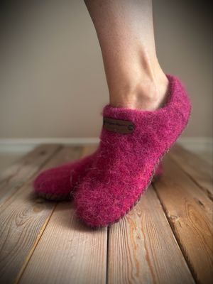 Raspberry Clog, Women’s Size 9