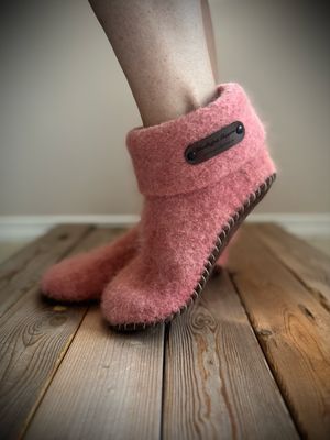 Blush with folded cuff, Women's Size 7