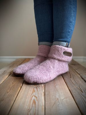 Tea Rose with folded cuff, Women's Size 9