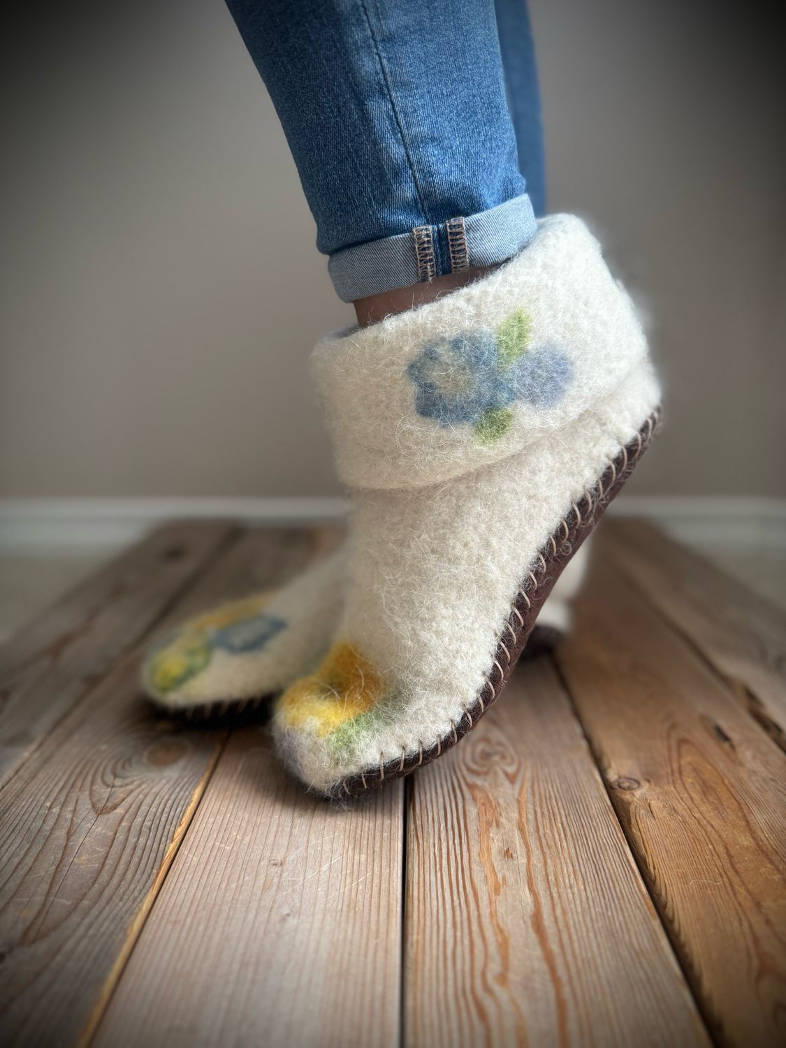 A Summer Garden with folded cuff, Women's Size 8